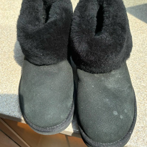 UGG Bootie Black with Fur - Picture 5 of 5